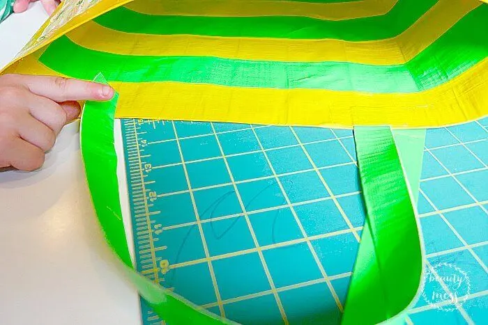 attaching handles to the DUCK TAPE - DIY Duct Tape Tote Bag