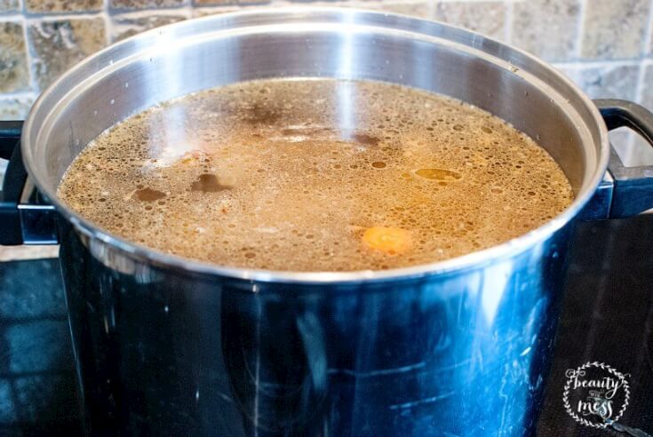 Stock pot with broth