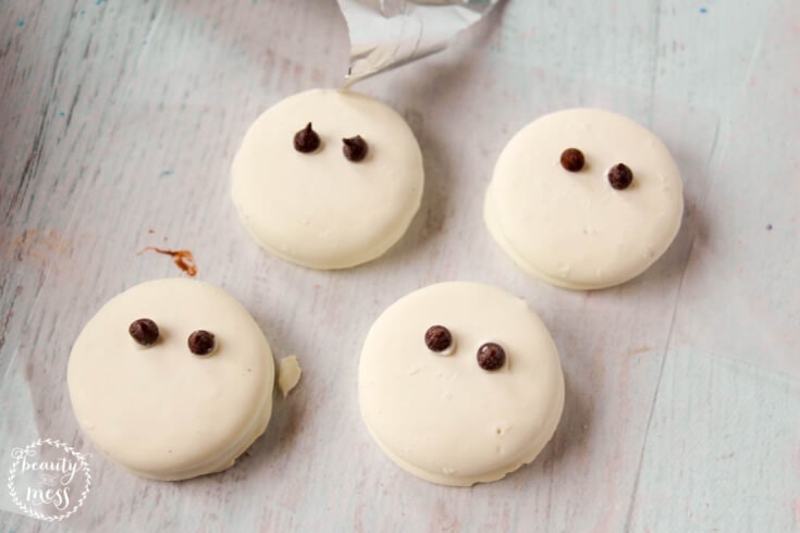 4 Ingredient OREO Snowman Cookie Treats Everyone Will Love 4