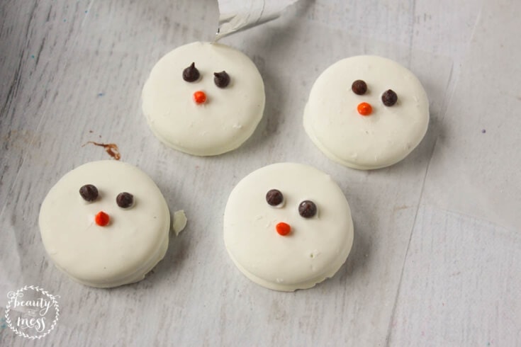 4 Ingredient OREO Snowman Cookie Treats Everyone Will Love 5
