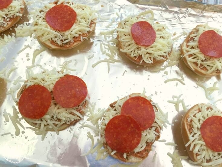 Easy and Delicious Pizza Bagels with Homemade Pizza Sauce 4