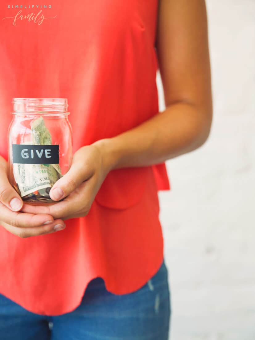 37 Easy Ways to Give Back During the Holidays to Your Community 1