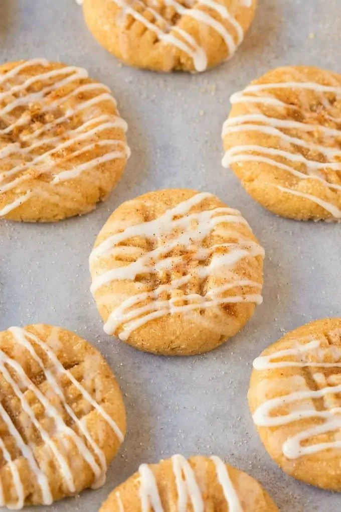 healthy-no-bake-cinnamon-roll-cookies
