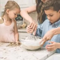 recipes kids can cook - kids in the kitchen cooking with mom