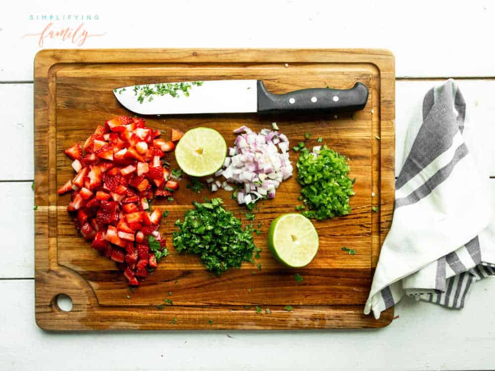 Delicious 6 Ingredient Strawberry Salsa Recipe 4
