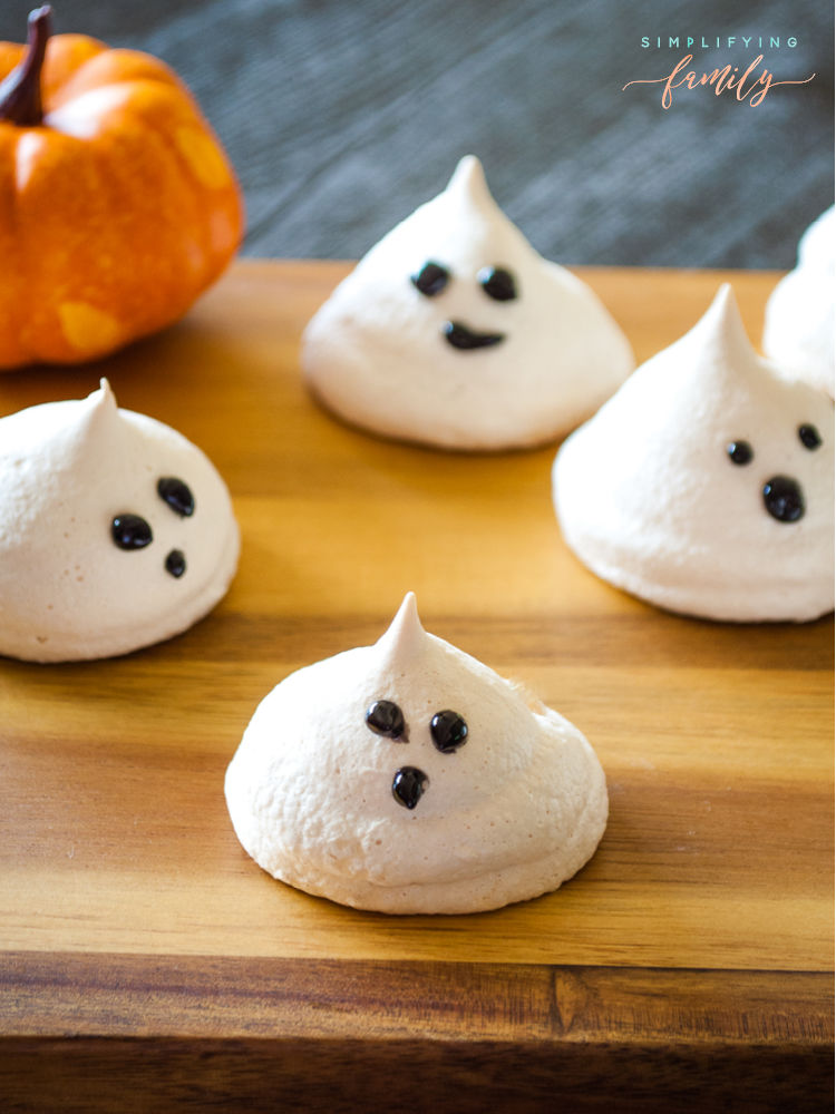 The Cutest Ghost Meringues for Halloween with 4 Ingredients