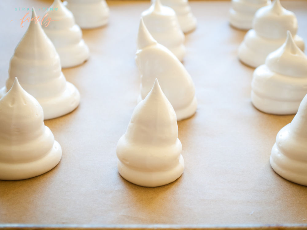 The Cutest Ghost Meringues for Halloween with 4 Ingredients 22