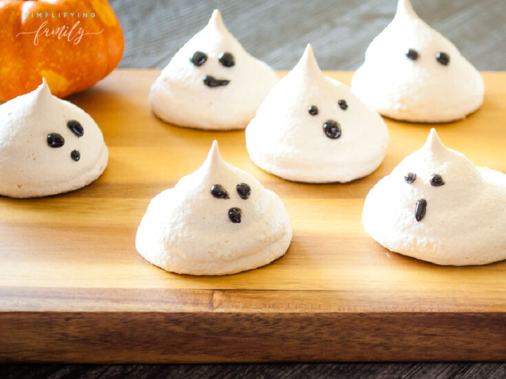 The Cutest Ghost Meringues for Halloween with 4 Ingredients 28