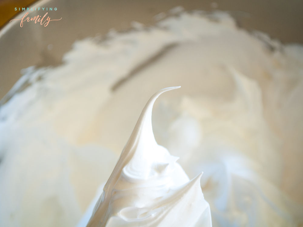 The Cutest Ghost Meringues for Halloween with 4 Ingredients 6
