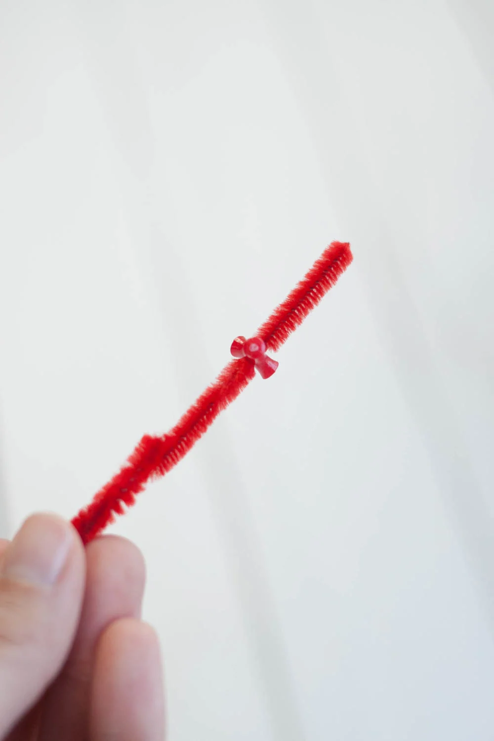 Adding a bead to a pipe cleaner